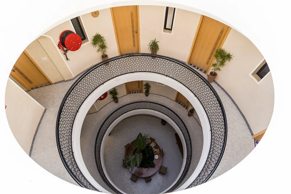 Intérieur du TYS Hotel à Tamraght vu d’en haut