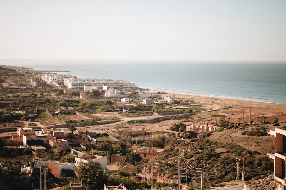Espace commun avec vue océan dans l’hébergement The Yogi Surfer à Taghazout Bay